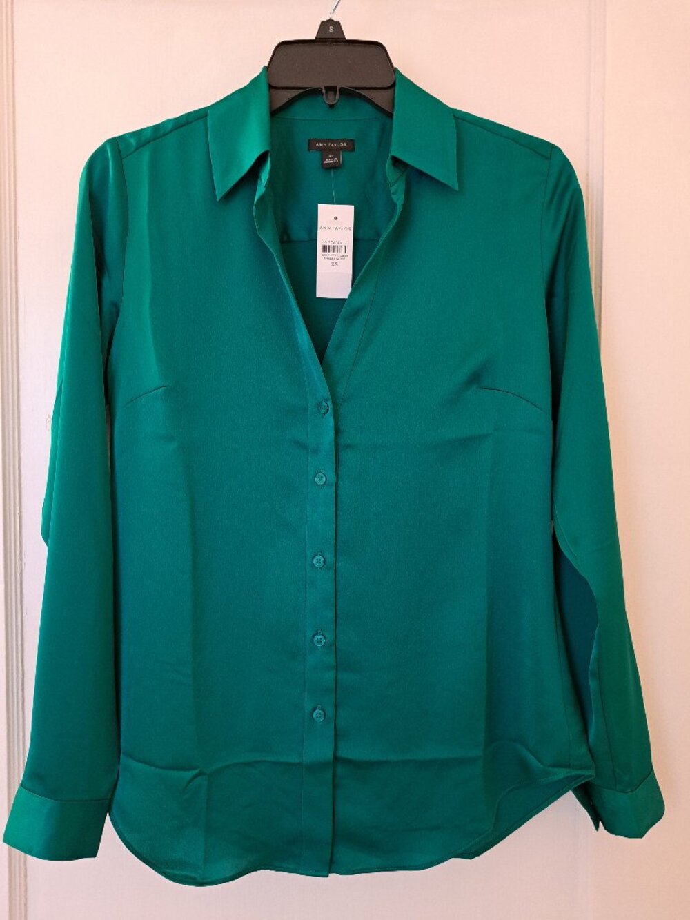 ANN TAYLOR Emerald Green Elegant Satin V-Neck Button Down L/S Shirt - XS - NEW!